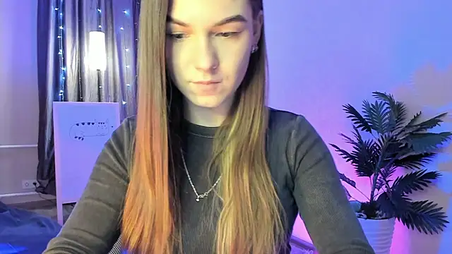 luna lust 212 online show from February 4, 4:15 am