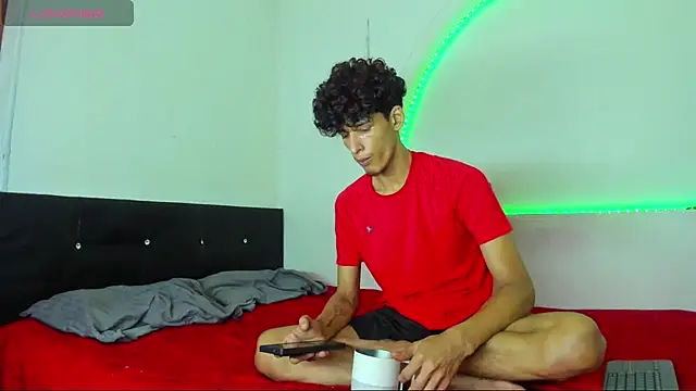 kaiborman00 online show from April 16, 2:56 am