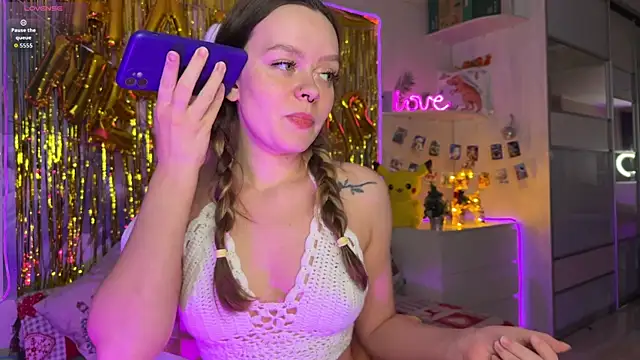 CheekySashaCharm online show from December 20, 1:59 pm