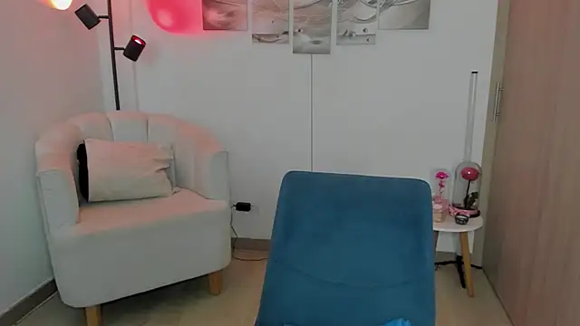 haileyflorez  online show from February 13, 4:19 pm