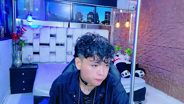 lunabustygirl online show from January 7, 7:45 am