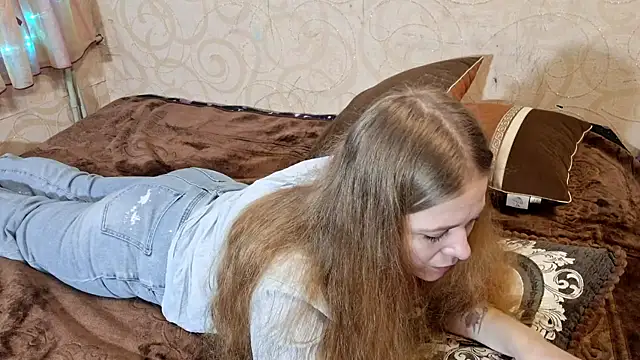 RomonaBustad online show from December 22, 6:16 am