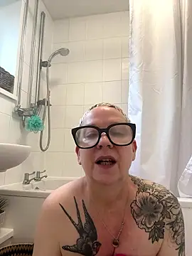 missyb x online show from January 11, 9:47 am