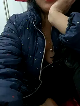 pitty mymi online show from November 24, 7:05 pm