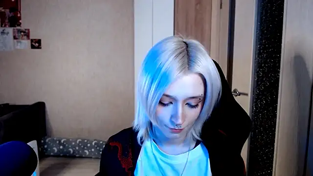 SophiaLur online show from December 4, 4:52 pm