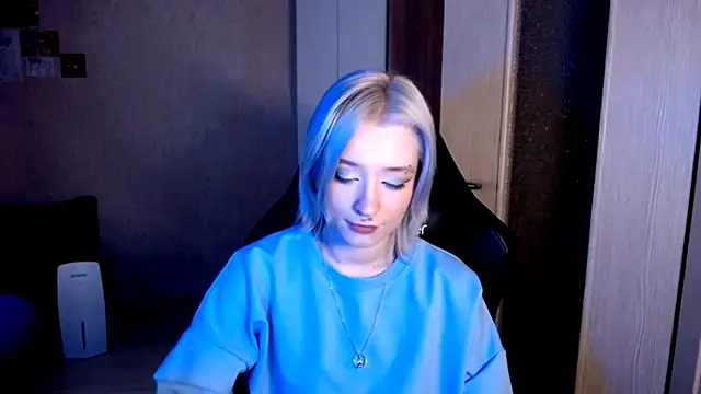 SophiaLur online show from November 25, 3:36 pm