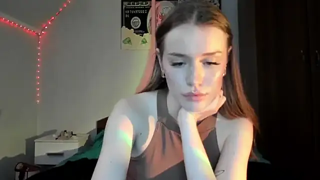 tinyglow online show from March 27, 11:27 pm