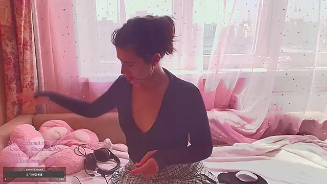 KristinaScott online show from May 21, 11:19 am