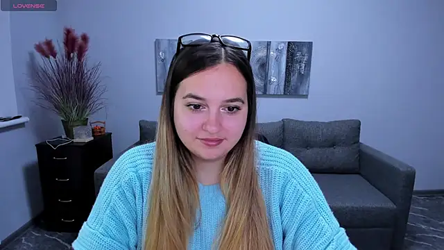 Maria Bond online show from December 1, 7:01 am