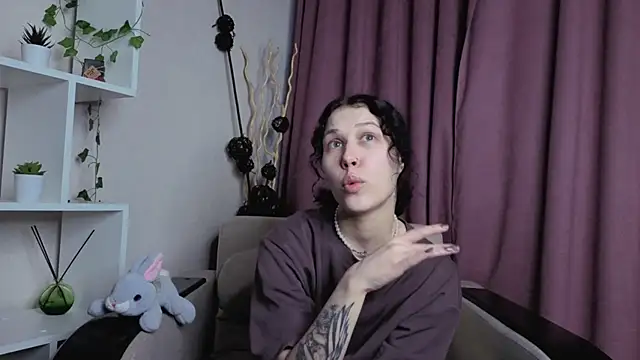 TerrieHerimann online show from November 28, 12:30 pm