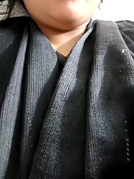 Winter XOXO online show from November 17, 1:45 pm