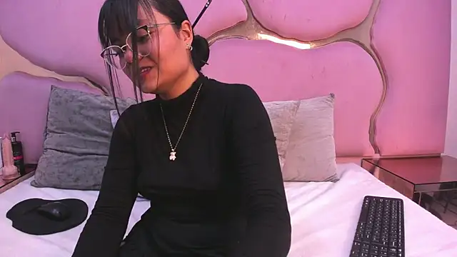 Aisha Leenss online show from February 5, 2:31 pm