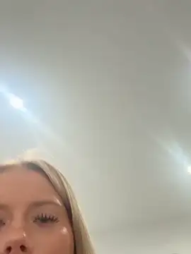 Sandrasnoww online show from December 2, 11:07 pm