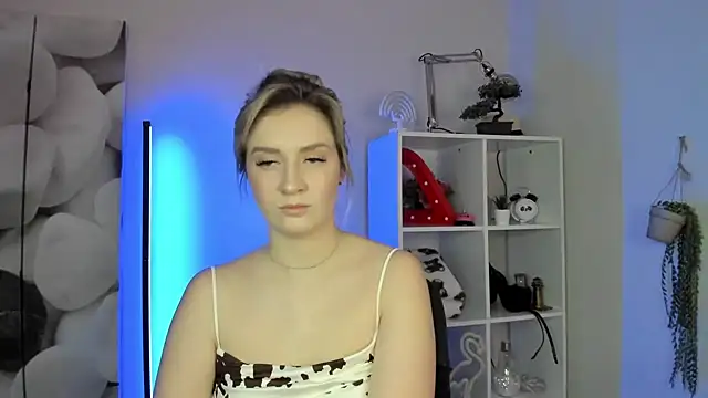 AlisaCam24 online show from November 20, 8:15 am