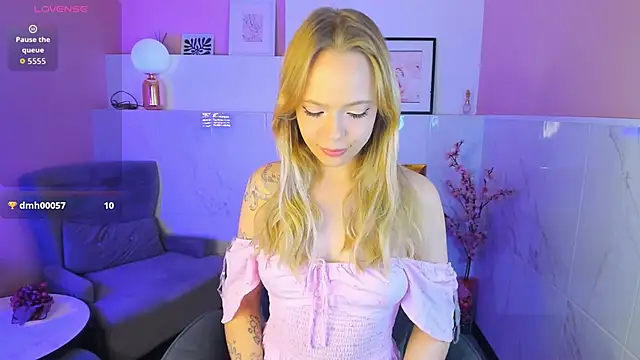 lucy loy online show from November 25, 1:57 pm