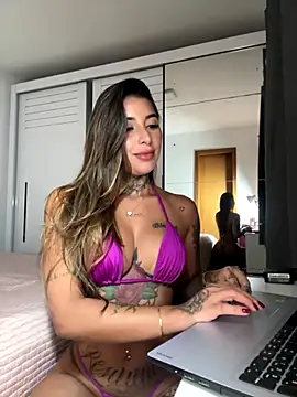 thauanydemontie online show from December 20, 12:36 am