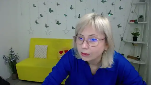 LaurenWishy online show from February 27, 12:05 pm