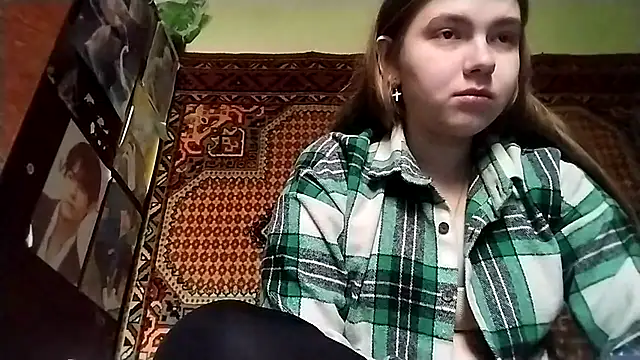 KikiBang online show from November 30, 8:18 am