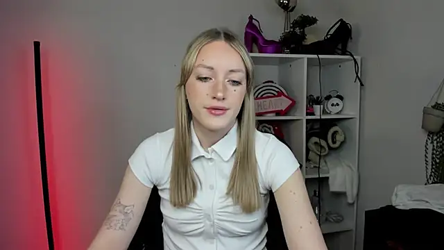 EvelynBlond online show from March 27, 10:16 am