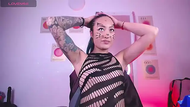 LunaAponte online show from February 27, 2:44 am