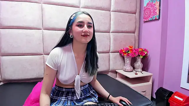 CharlotteStuart online show from December 16, 3:45 am