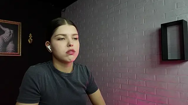 Sierra Maddison online show from December 4, 6:04 am