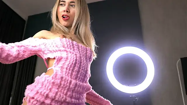 AishleyBee online show from April 15, 10:49 am