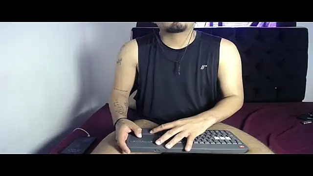 Henry villa23 online show from November 26, 1:01 pm