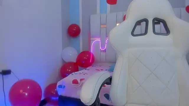 mask red girl online show from February 16, 12:38 pm