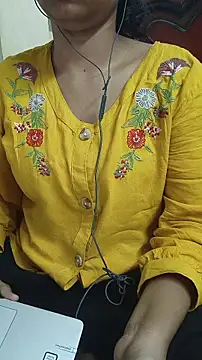 SameeraReddy19 online show from May 6, 8:18 am