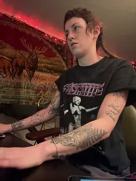 ashtrayhaterz online show from December 18, 2:38 am