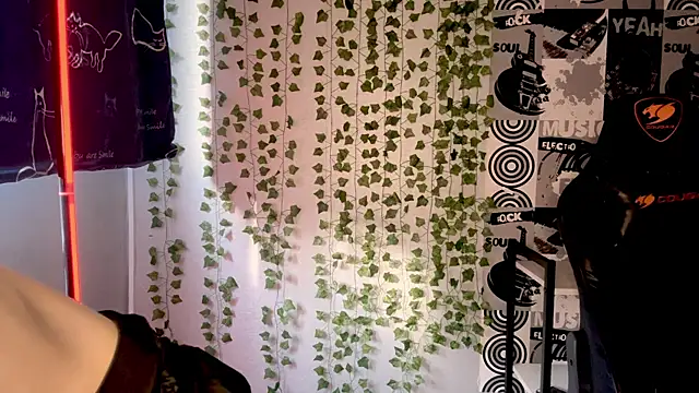 helgicuteness online show from February 9, 12:18 pm