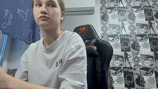 helgicuteness online show from December 21, 12:42 pm