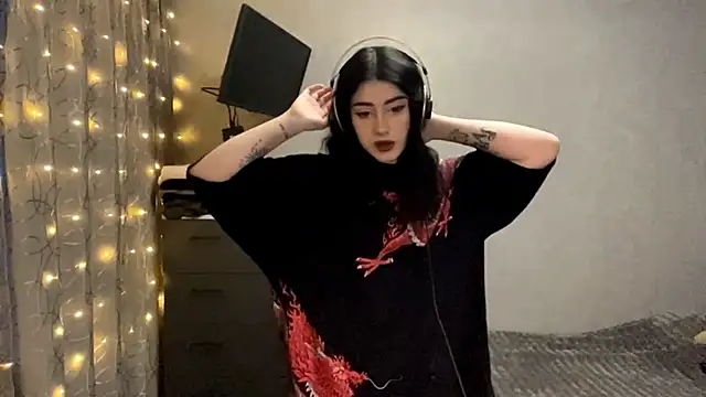 Meowluly online show from December 15, 9:42 pm