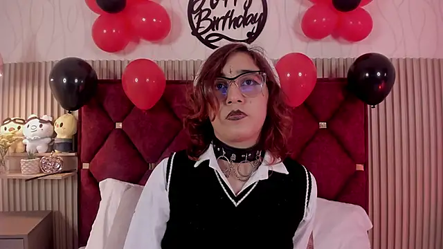Kiri Velvet online show from May 12, 8:48 pm