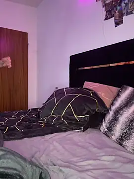 Fiebie licios online show from December 18, 9:03 am