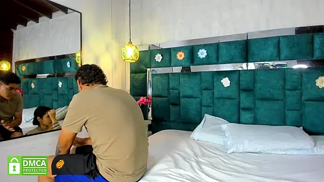  bonnyandclyde online show from January 13, 12:42 pm