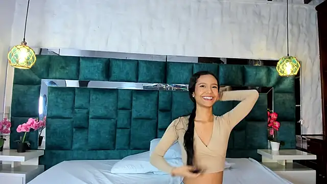  bonnyandclyde online show from February 3, 1:05 pm