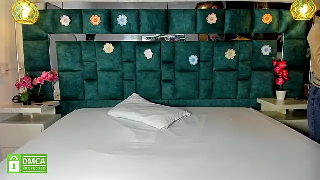  bonnyandclyde online show from January 8, 11:58 am