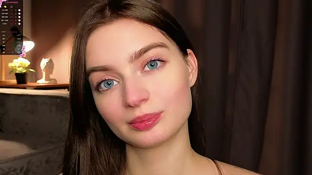 Sara Kinsly online show from December 3, 3:14 pm