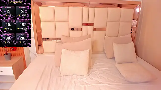 samantha quinnn online show from April 13, 4:36 am