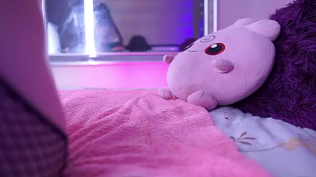 dakotaa 01 online show from February 4, 5:49 pm