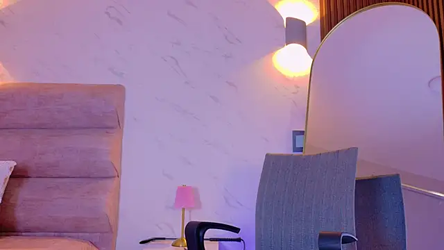 Mia Cullen online show from February 12, 12:40 pm