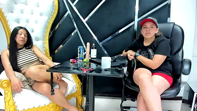 Alyssa Noah online show from December 19, 4:27 am