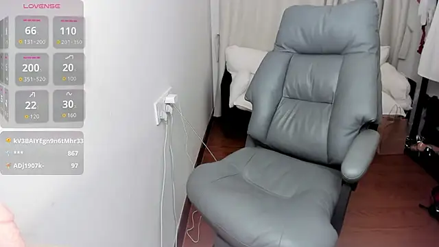 linlinjiang33 online show from March 26, 4:47 am