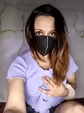 HONEY BEBS online show from February 8, 6:00 pm