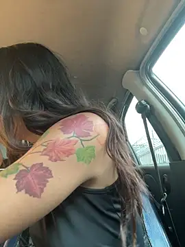 Mia fiire online show from February 5, 7:28 pm