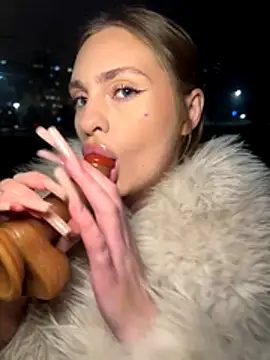 MilenaLuxury online show from December 3, 7:49 pm