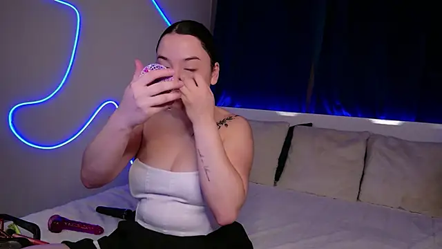 AVA MAXX online show from December 1, 5:44 am