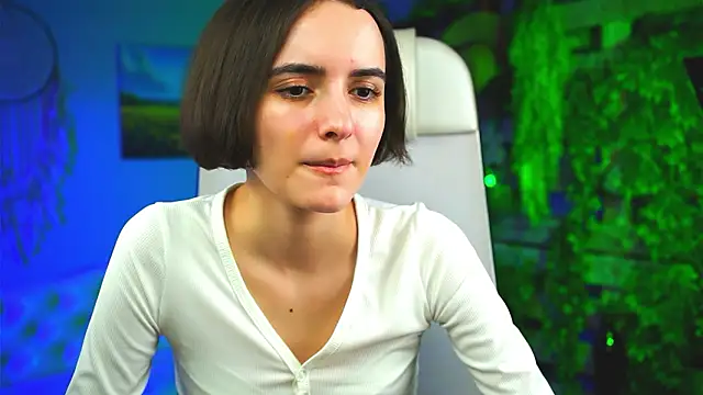 KateWillows online show from March 10, 8:18 am